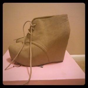 High wedge suede lace shoes